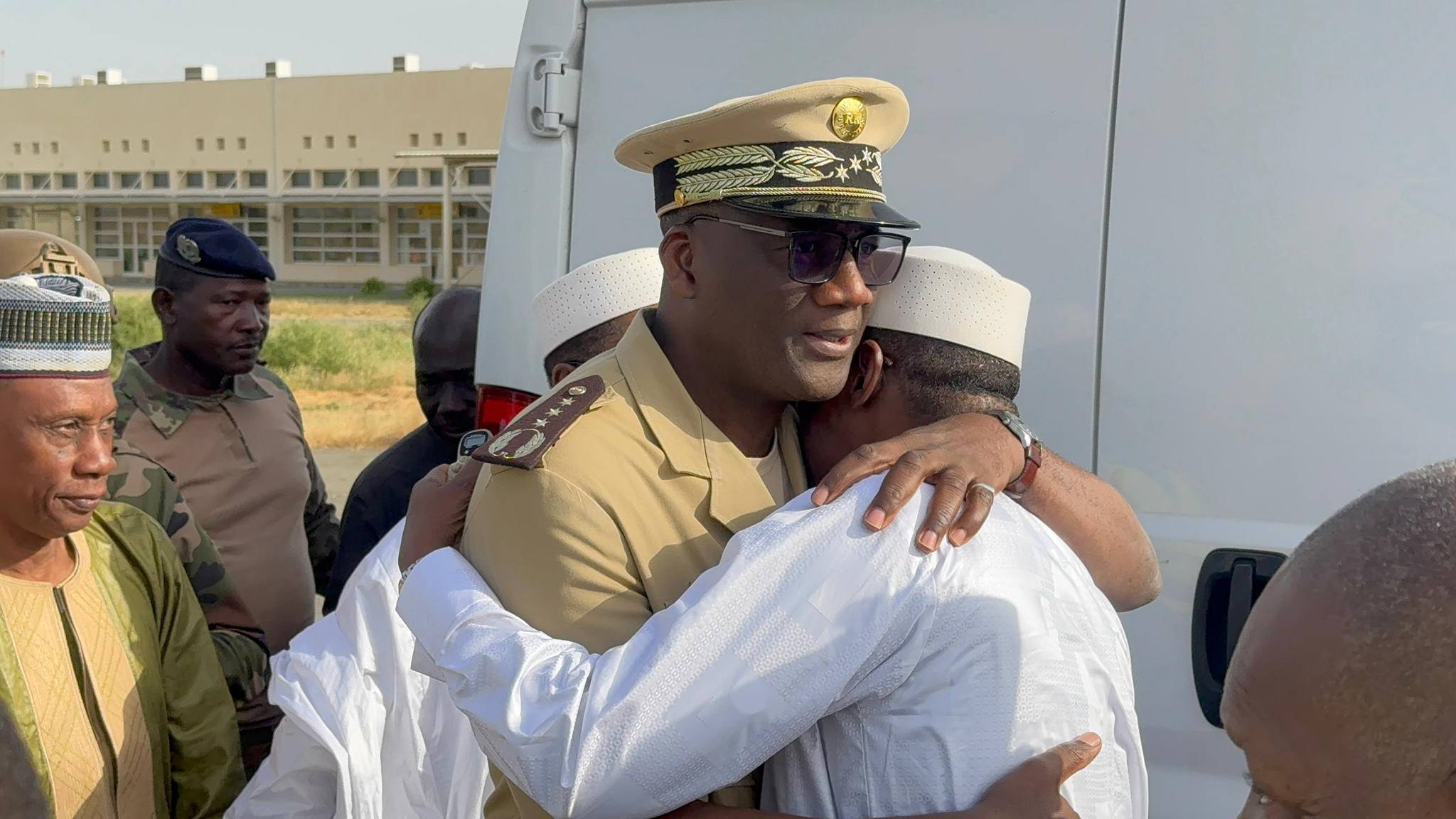 Arrivée de la dépouille d&rsquo;El Hadji Hamet Niang sur le tarmac de l&rsquo;aéroport international Dag-Dag de Kayes